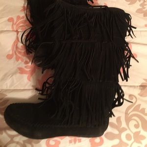Black fringe boots